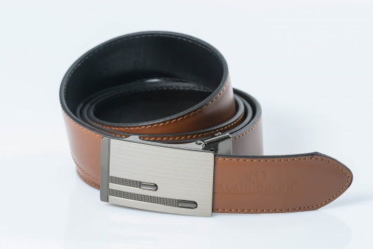 Reversible leather belt with easy fix buckle