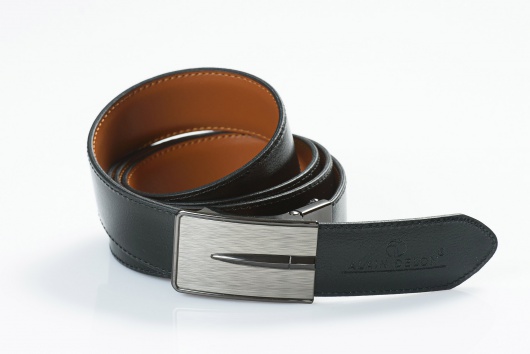 Reversible leather belt with easy fix bucke