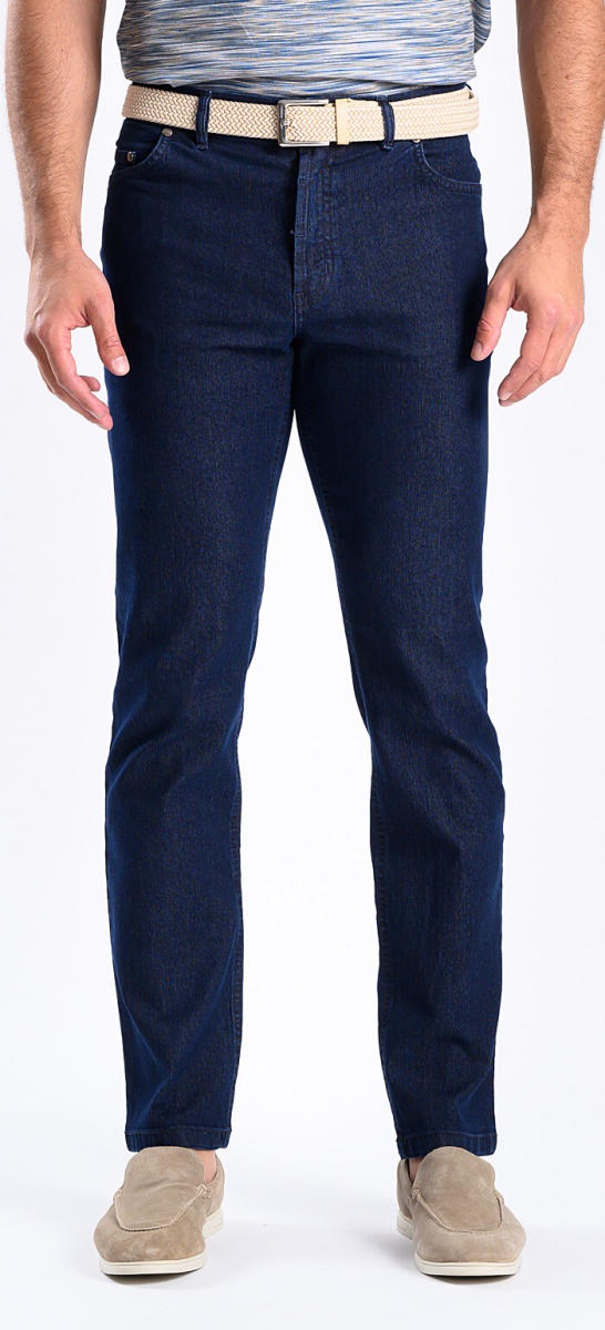 Dark blue jeans with straight cut